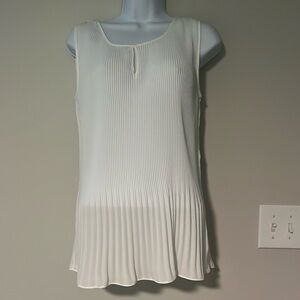 Beautiful Jones New York sleeveless blouse